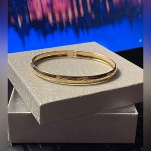 Pretty 14k Wide Bangle Bracelet w/ Hinge Solid Gold